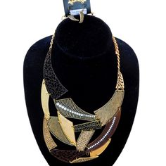 This Multi Colored Fashion Jewelry Necklace Set Is New With Tags! The Women's Chunky Bib Statement Necklace Features A Tribal Theme With Brass, Gold And Copper Overlays And Encrusted Rhinestone Embellishments. The Unique Geometric Patterns And Designs Make This Piece An Absolute Show Stopper... Includes: - 1 Necklace - 1 Pair Fish Hook Style Pierced Earrings Type: Costume Jewelry *Meets Applicable Consumer Safety Laws And Regulations In The United States, Including California's Proposition 65. P Wire Fish, Shell Beads Necklace, Statement Collar Necklace, Beaded Jewelry Necklaces, Chunky Statement Necklace, Agate Pendant Necklace, Rhinestone Fashion, Necklace Chunky, Statement Accessories