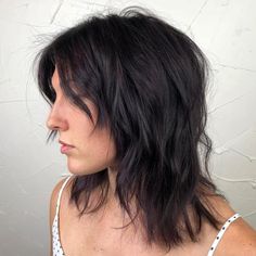 50 Gorgeous Medium-Length Shag Haircuts for All Hair Types Shaggy Layered Haircut, Shag Layered Hairstyles, Hair Plait, Plait Styles, Updo Easy, Long Shag Hairstyles, Hairstyles Anime, Shaggy Bob Haircut