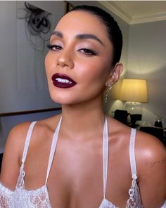 Pastel Pink Eyeshadow, Plum Lipstick Makeup, Vanessa Hudgens Makeup, Blue Eyeshadow For Brown Eyes, Vampy Lipstick, Coachella Makeup, Wine Lipstick, Plum Lipstick, Glitter Makeup Looks