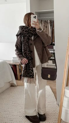 Trends 2025, Outfit Brown, Outfits Con Jeans, Mode Shoes, Cozy Outfit, Looks Chic, Outfit Inspo Fall, Fall Fashion Trends