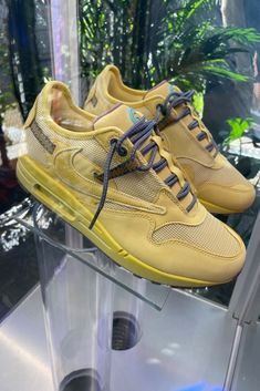 Nike Activation, Funky Sneakers, Hypebeast Shoes, Nike Dunk Low Off White, Travis Scott Cactus Jack, Kicks Shoes, Gold Outfit, Cactus Jack, Nike Air Max 1