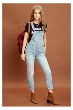 How to Wear Denim Overalls (Without Looking Like You're 5 Years Old) Leotard Outfit, Womens Denim Overalls, Leotard Tops, Best Casual Outfits, Casual Outfits For Teens, Bodycon Jumpsuit, Overalls Women, Denim Overalls, Looks Style