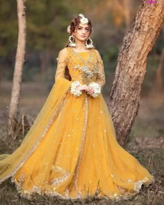 Haldi Dress For Bride Sister, Dress For Bride Sister, Mayon Dresses, Asian Wedding Dress Pakistani, Dress For Bride, Bridal Mehndi Dresses, Mehndi Dresses