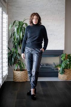 StyleDahlia wearing faux leather joggers, black cashmere turtleneck and Gucci loafers. #styledahlia #datenight #winterstyle #leatherlove #allblackoutfit #over50style #styleover50 Black Cashmere Turtleneck, Faux Leather Joggers, Cold Outfit, Cold Weather Outfit, Leather Joggers, Gucci Loafers, Joggers Black, Winter Outfits Cold