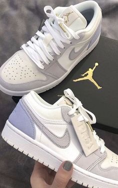 Wallpaper Nike, Trendy Shoes Sneakers, Jordan Sneaker, Nike Shoes Girls, Jordan Shoes Girls, Custom Nike Shoes, Smink Inspiration