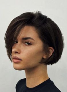 Short Bob Long Front Short Back, Super Short Straight Hair, Kelsey Asbille Short Hair, Short Haircuts For Women 2024, Crop Hairstyles For Women, Short Ear Length Hair, Mushroom Cut Hair, Jaw Length Hairstyles, Boyish Haircut For Women