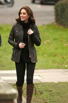 Garden Wear, Countryside Fashion, Country Chic Outfits, Kate Middleton Style Outfits, Looks Kate Middleton, Kate Middleton Outfits