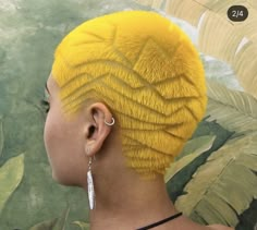 Girls Shaved Head, Buzzcut Hair Dye, Short Hair Dye Ideas, Hair Dye Designs, Buzzcut Designs, Short Hair Dye, Buzzcut Ideas, Buzzcut Hair, Futuristic Hairstyles