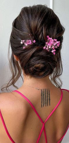 22. Messy Rosebud Bun with Pink Flowers We don’t know about you, but we’re kind of over updo hairstyles, especially hot warmer seasons are... Messy Braided Hairstyles, Messy Bun For Short Hair, Traditional Hairstyle, Short Hair Bun