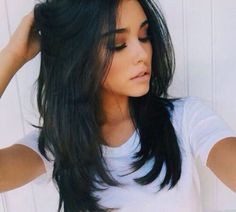 Medium length hair with layers Tuns Bob Lung, Haircuts For Long Hair With Layers, Long Layered Haircuts, Shoulder Length Hair Cuts, Haircuts For Medium Hair, Short Hairstyle, Long Black Hair, Haircuts For Long Hair, Hair Updo