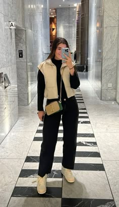 Fall Outfits Boots, Winter Trendy Outfits, Trendy Outfits 2022, Boots Fall Outfit, Fall Outfits Dresses, Fall Outfit Trends, 2022 Fall Outfits, Fall Outfit Casual, Fall Outfit Aesthetic