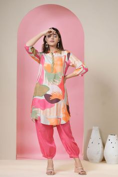 Latest Suit Design, Stylish Kurtis Design, Frock Style, Kurta Neck Design, Fashion Top Outfits, Kurti Design, Cotton Kurti Designs, Cotton Kurti