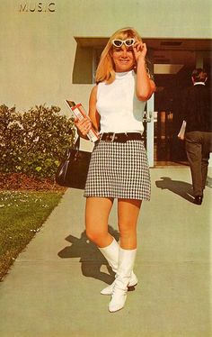 Mode Coachella, Outfits 60s, 1960s Fashion Women, 60s Outfits, 60’s Fashion, Look 80s, Adidas Hose, 80’s Fashion, 60s 70s Fashion