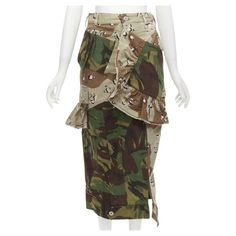 PREEN mixed green khaki camo patchwork ruffled deconstructed cargo skirt XS Reference: AAWC/A00324 Brand: Preen Designer: Thornton Bregazzi Material: Cotton, Blend Color: Green, Green Pattern: Camouflage Closure: Button Fly Lining: Fabric Extra Details: Two flap pockets at the bacl. Made in: Romania CONDITION: Condition: Excellent, this item was pre-owned and is in excellent condition. SIZING Designer size: XS Size reference: US0 / UK6 / IT38 / FR34 / XXS-XS MEASUREMENTS: Waist: 32cm / 12.5" Hip: 41cm / 16" Length: 82cm / 32" This Preen item is authentic. Camo Fashion For Women, Military Inspired Fashion, Camouflage Fashion, Thornton Bregazzi, Camo Skirt, Preen By Thornton Bregazzi, Upcycle Shirt, Diy Jacket, Camouflage Pants