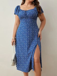 SHEIN Frenchy Plus Ditsy Floral Print Split Thigh Dress | SHEIN USA Summer Looks Women, Summer Dresses For Curvy Women, Plus Size Sun Dresses, Plus Size Summer Dresses Casual, Dress For Chubby, Simple Dress Styles, Lehenga Blouse Designs