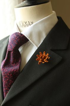 Flower Lapel Pin - boutonniere - Daisy Flower - Rusted orange Alcantara®This Lapel Pin is made of Alcantara® and a 2" silver  color stick pin.The perfect finishing accessory, this  lapel flower pin is a modern necessity for all men. Can be worn on a suit lapel, jacket or vest for both casual and formal occasions.I made these Lapel Pins entirely myseft in my workshop in Paris. And these Lapel Pins are ready-made, and will be shipped out within 3 days of the purchase date.My Lapel Pins are limited Tie Accessories Men, Flower Dark, Black Tie Attire, Flower Lapel, Groomsmen Boutonniere, Pin Man, Wedding Boutonniere, Flower Lapel Pin, Lapel Pins Mens