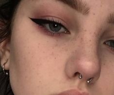 Piercing Nose Septum, Grunge Eyeliner, Eyeliner Grunge, Piercing Nostril, Nose Septum, Polynesian Tattoos, Helix Piercings, Septum Piercings