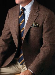 Brown Sport Coat Outfits, Brown Sport Coat, Terno Slim, Pocket Handkerchief, Herringbone Jacket, Coat White, Navy Tie, Sports Coat