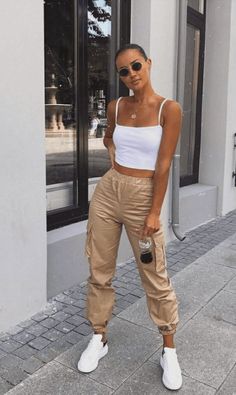 40+ Seriously Stylish Cargo Pants Outfit Ideas for Women in 2022 | La Belle Society Cargo Pants Women Outfit, Jogger Outfit, Cargo Design, Joggers Outfit