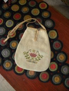 a bag sitting on top of a rug