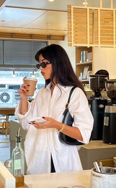 Cindy Kimberly Street Style, Cindy Kimberly Aesthetic, Conference Aesthetic, Feminine Ootd, Estilo Rachel Green, 2k Subscribers, Coffee Date Outfits, Style Parisienne, Cindy Kimberly