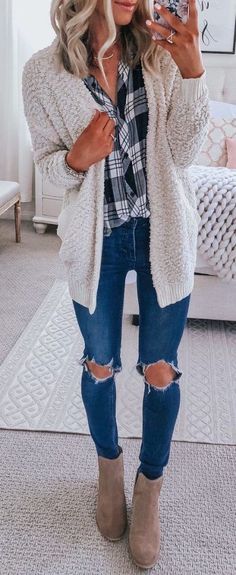 Cute Sweater Outfits, Long Sweater Coat, The Cardigans, Flannel Outfits, Cardigan Sweaters For Women, Fall Clothes, Fashion Week Street Style, Komplette Outfits