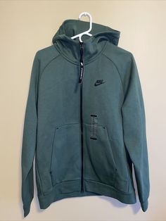 Nike Sportswear Tech Fleece Men's Full-Zip Hoodie Green Size M BV3701-337. Nike Fleece Moisture-wicking Hoodie, Fleece Long Sleeve Track Jacket, Functional Sports Sweatshirt For Winter, Half-zip Sports Sweatshirt With Zipper, Long Sleeve Fleece Track Jacket, Half-zip Sweatshirt With Zipper For Sports, Winter Sports Functional Sweatshirt, Functional Winter Sports Sweatshirt, Half-zip Sweatshirt With Zipper Closure For Sports