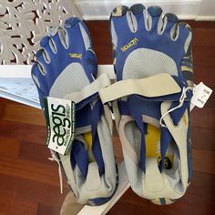 Brand-New, Never Worn (Tags Attached) "Barefoot" Style Running Shoes, Size 40 Five Finger Shoes, Backpacking Equipment, Vibram Shoes, Weird Shoes, Barefoot Running Shoes, Funny Shoes, Running Cross Training