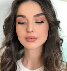 X Simple Makeup Natural, Light Makeup Looks, Classy Makeup, Wedding Makeup For Brown Eyes, Prom Eye Makeup, Soft Makeup Looks, Graduation Makeup, Simple Makeup Looks, Glam Makeup Look