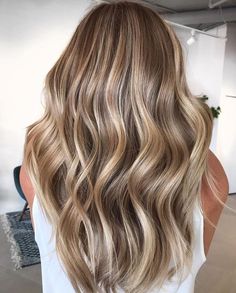 Wavy Blonde Hair, Brown Hair Shades, Brown Ombre Hair, Brown Hair Balayage, Blonde Hair Inspiration, Blonde Hair Looks, Brown Blonde Hair, Ombre Hair Color, Hair Color Balayage