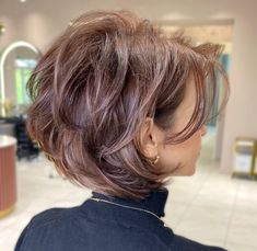 Short And Wavy Hairstyles, Short Bobs For Fine Hair Over 50, Short Shag With Bangs Layered Cuts, Haircuts For Double Chin, Short Layered Hair, Layered Haircuts For Medium Hair, Chin Length Hair, Short Hairstyles For Thick Hair, Short Layered