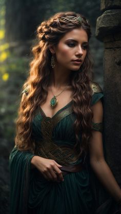 beautiful woman Celtic Female Warrior, Medieval Hairstyles Princesses, Viking Gown, Princess Aesthetic Dark, Celtic Princess, Game Of Thrones Dress, Celtic Fashion, Celtic Warrior, Celtic Hair