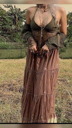 Long Skirt Crop Top, Aesthetic May, Skirt Crop Top, Fall Nail Ideas, Fairy Outfit, Mode Hippie, Earthy Colours, Skirt Crop