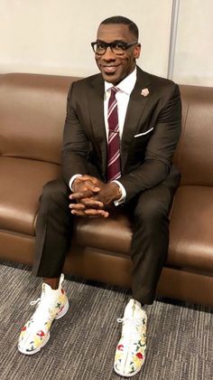 Business Professional Dress Code, Functional Wardrobe, Brown Suit, Dapper Gentleman, Brown Suits, Dapper Men, Fashion Suits For Men, Grown Man