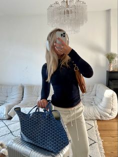 Study Day Outfit, Luxurious Purses, Goyard Bag Outfit, Goyard Tote Outfit, Airport Fit, Nyc Fits, Airport Fits, Bag Outfit