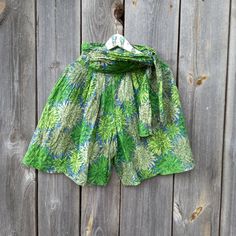 "Vintage colorful Shorts 1990s Flowers Clothing Retro Summer Clothes Casual tap Tropical beach skorts bermuda shorts high waisted Size XS S       High Waist Measurements: Waist 26\", 66cm Length 23\", 58.5cm Length in inner seam 8.5 \"/ 21.5cm" Retro Green Summer Shorts, Retro Multicolor Beach Shorts, Green Floral Print Beach Shorts, Green Floral Print Beachwear Shorts, Retro Floral Print Shorts, Colorful Shorts, Retro Clothes, Shorts High Waisted, Clothes Casual