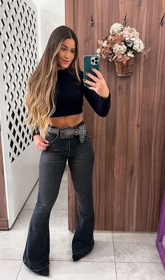 Traje Cowgirl, Look Western, Cowgirl Style Outfits, 70s Women, Cute Gym Outfits, Nashville Outfits, Country Girls Outfits, Cowgirl Outfits