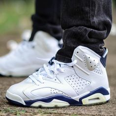 Blue And White Jordans, Red And White Jordans, Air Jordan 6 Retro, Jordan 6 Retro, Jordan Shoes Retro, Custom Nike Shoes, Navy Outfit, Handbag Essentials, Jordan 7