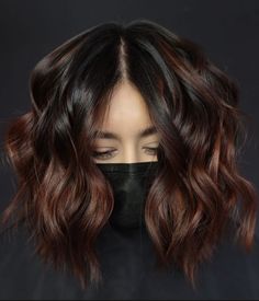 Short Brown Hair With Red Highlights, Shoulder Length Dark Brown Hair, Red Brown Balayage, Wigs With Highlights, Highlights For Women, Balayage Short, Blonde Balayage Highlights, Short Ombre Hair