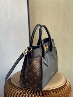 BRC Fashion Lu-Vi Bags - 12445 A+ Excellent Quality copies; Contact us if you've any questions in your mind. Luxurious Bags, Lv Bags, Ladies Handbags, Branded Packaging, Trendy Tote, Work Bag, Lv Bag, Bag Tags, Grade 1