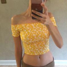 This Beautiful Daisy Print Off The Shoulder Crop Top Is Perfect For Summer With Its Fun Bright Yellow Color And Cute White Daisy Floral Design It’s Sure To Be The Perfect Top For Any Occasion! Any Questions Please Ask Cute Yellow Stretch Tops, Cute Stretch Yellow Tops, Yellow Stretch Crop Top For Summer, Trendy Yellow Crop Top For Spring, Cute Fitted Yellow Tops, Fitted Yellow Tops For Vacation, Cute Yellow Summer Tops, Yellow Fitted Tops For Vacation, Fitted Mustard Top For Summer