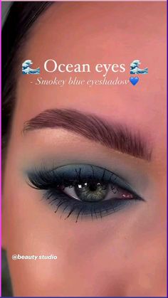 Blue Eyeshadow Make-up Look Tutorial For Beginners. Eyeshadow For Beginners, Smokey Eyeshadow Tutorial, Art Deco Makeup, How To Do Eyeshadow, Eye Trends, Blue Eyeshadow Looks, Smokey Eyeshadow, Perfect Blue, Hoco Makeup