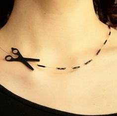 :D Scissor Necklace, Funny Jewelry, Creative Necklace, Miniature Scenes, Black Clothes, A Necklace, Diy Schmuck, Bijoux Diy, Necklace Designs