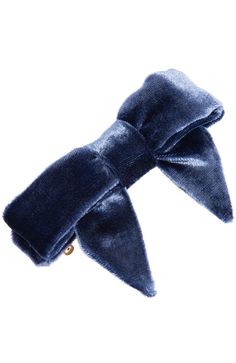 The L. Erickson USA Square Bow Barrette - Velvet is a fun and flirty hair accessory. Choose your color to add a pop of vibrance to your outfit. Great for so many occasions - the office, beach, target run, you name it! Have fun with your hair wardrobe with this accent piece! These Velvet Barrettes come in a solid luscious colors and leopard prints.Product Features:- Handmade in the USA- One size fits most- Comfortable, easy styling solution- Made of Velvet- Dimensions: 1" long, 3/4" tall, 3 1/2" Target Run, Bow Barrette, Leopard Prints, Velvet Bow, Grey Velvet, Wigs Hair Extensions, Barrettes, Hair Accessory, Name It