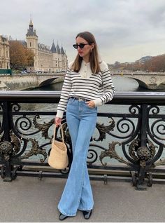 Paris Outfits Spring, Paris Spring Outfit, Hm Outfits, Parisian Outfit, Outfits Paris, Parisian Outfits, Parisian Chic Style, Paris Chic, Europe Outfits