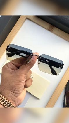 Man Fashion 2023, Face Shape Glasses, Man Fashion Style, Shades For Men, Glasses For Your Face Shape, Glasses Ideas