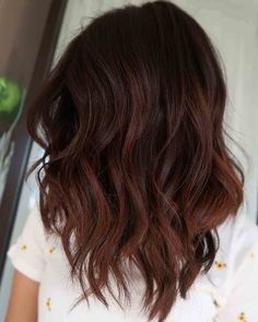 Dark Hair Color With Lowlights, Dark Hair Balayage Red, Brunette And Copper Balayage, Fine Hair Color Ideas, Spring Brunette Hair, Trendy Brunette Hair, Dark Brown Hair Color Ideas, Copper Brown Hair, Haircolor Ideas