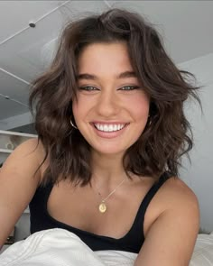 Short Wavy Haircuts, Thick Wavy Hair, Haircut Inspo, Hair Cut Ideas, Wavy Haircuts, Hair Inspiration Short, Haircuts For Wavy Hair, Shoulder Length Hair Cuts, Hair 2024