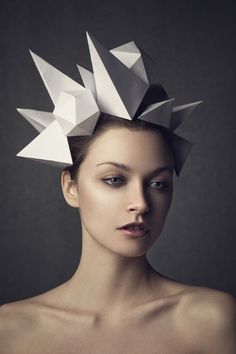 Papercut Magazine Paper Headpiece, Mode Origami, Shoulder Piece, Origami Fashion, Geometric Fashion, Paper Fashion, Crazy Hats, Paper Dress, Body Adornment