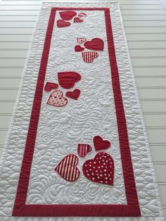 a table runner with hearts on it